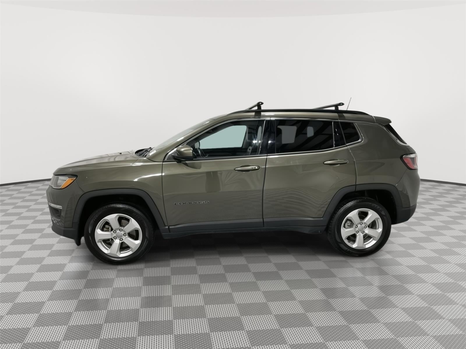 Used 2018 Jeep Compass Latitude with VIN 3C4NJDBB0JT480134 for sale in Kansas City
