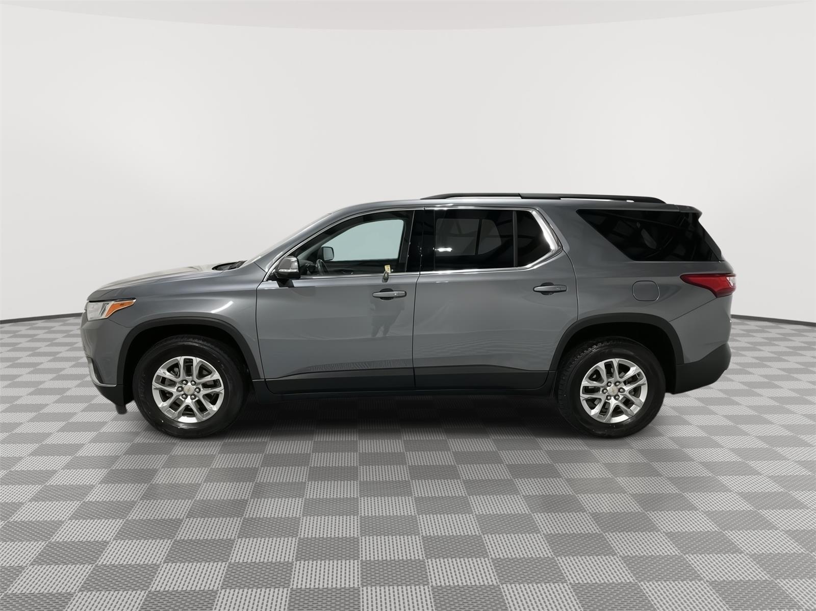 Used 2020 Chevrolet Traverse 1LT with VIN 1GNEVGKW1LJ158287 for sale in Kansas City