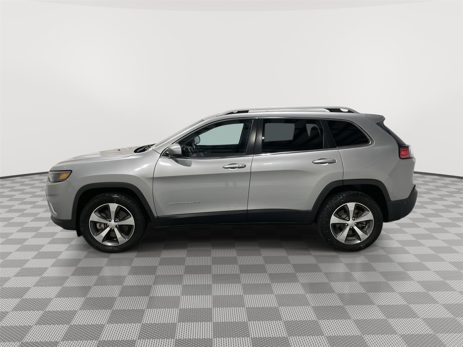 Used 2019 Jeep Cherokee Limited with VIN 1C4PJMDX9KD158097 for sale in Kansas City
