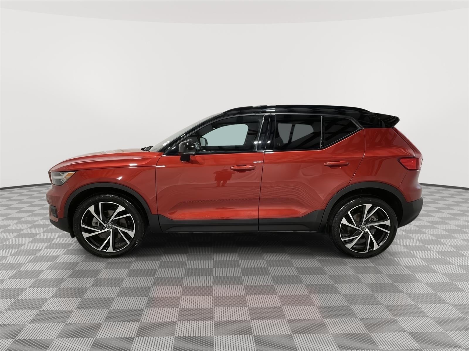 Used 2021 Volvo XC40 R-Design with VIN YV4162UM1M2614686 for sale in Kansas City