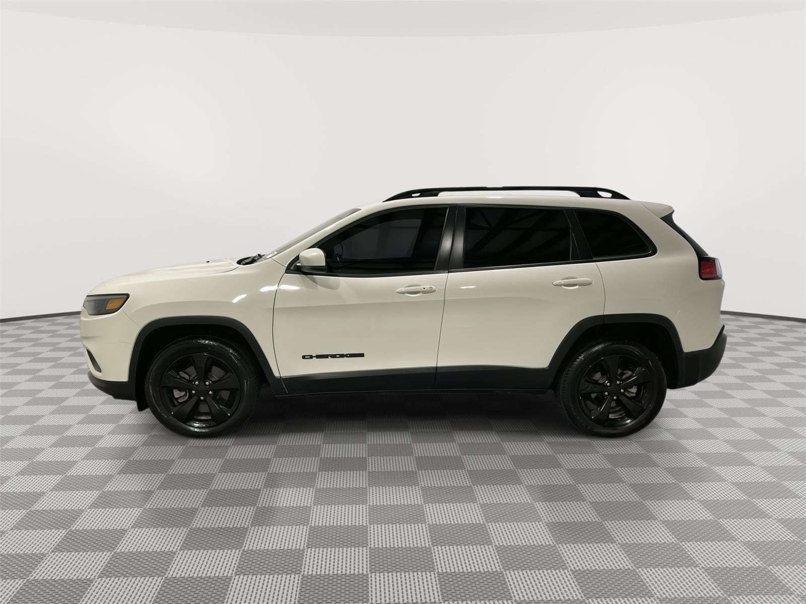 Used 2019 Jeep Cherokee Altitude with VIN 1C4PJLLB0KD338715 for sale in Kansas City