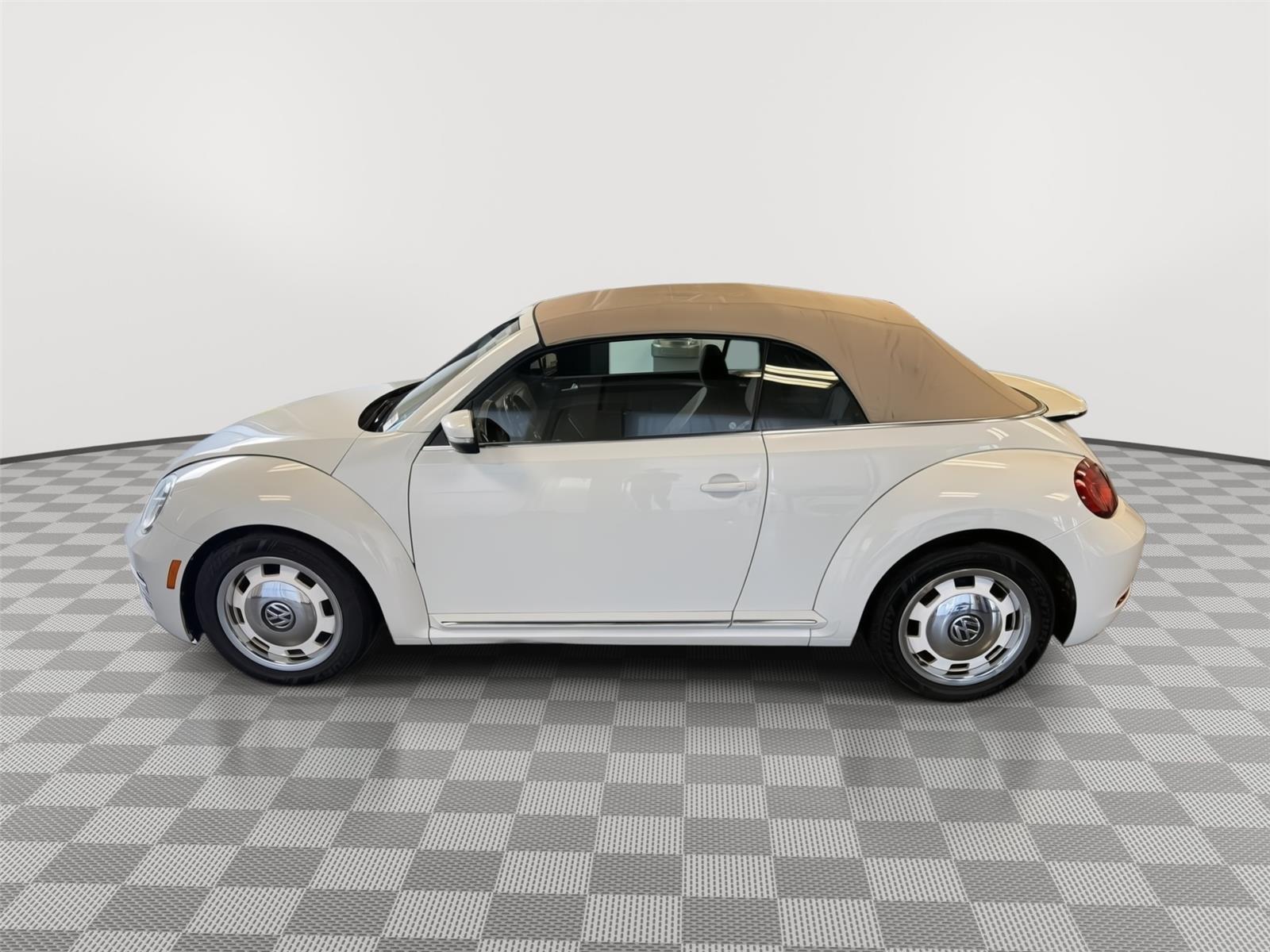 Used 2018 Volkswagen Beetle Coast with VIN 3VW5DAAT9JM505409 for sale in Kansas City