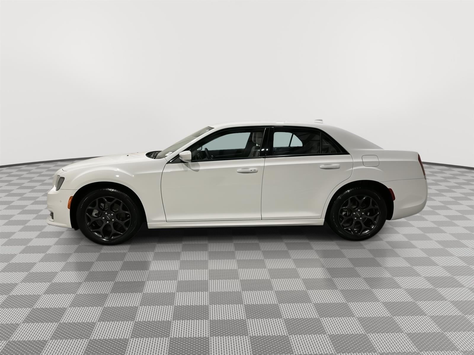 Used 2023 Chrysler 300 Touring L with VIN 2C3CCASG2PH566112 for sale in Kansas City