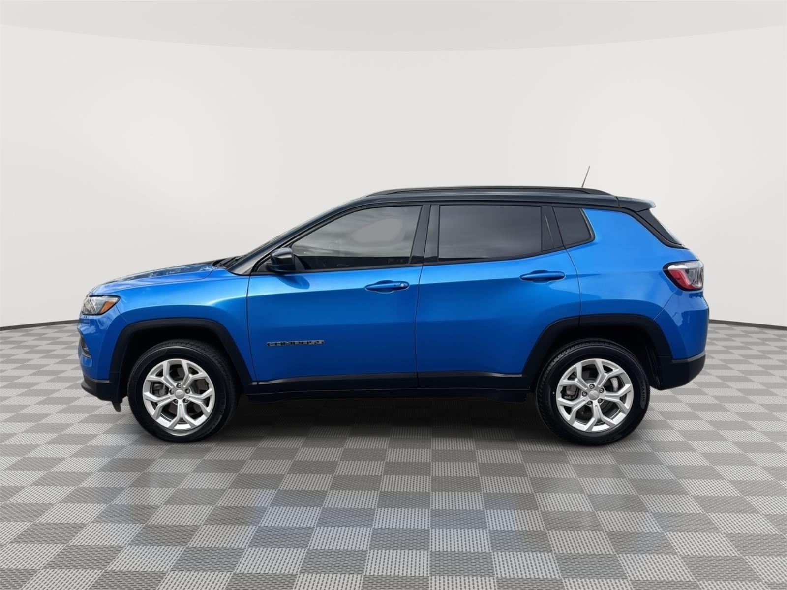 Used 2024 Jeep Compass Latitude with VIN 3C4NJDBNXRT103929 for sale in Kansas City