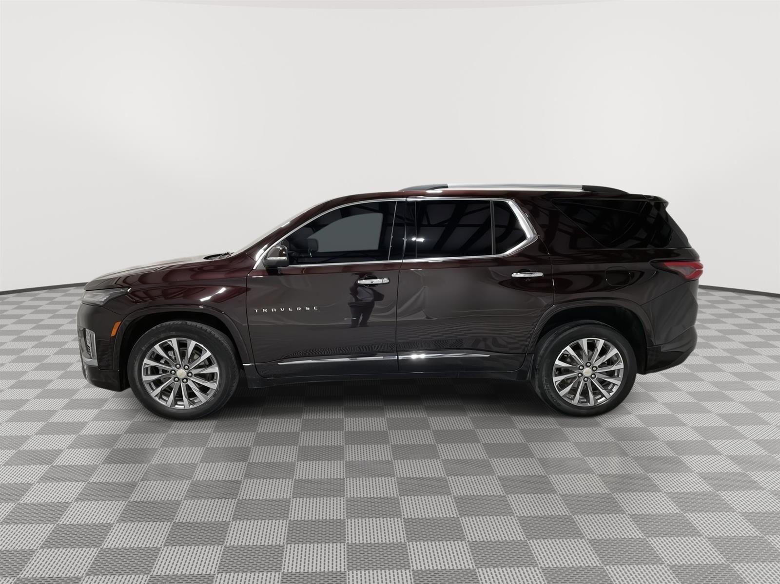 Used 2023 Chevrolet Traverse Premier with VIN 1GNEVKKW5PJ124555 for sale in Kansas City