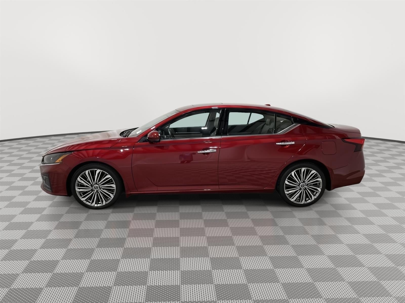 Used 2023 Nissan Altima SL with VIN 1N4BL4EV2PN404142 for sale in Kansas City