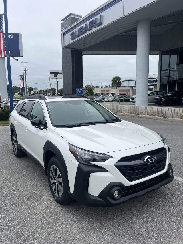 2025 Subaru Outback Premium's photo