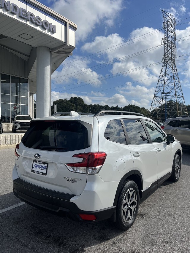 2021 Subaru Forester Premium photo 2