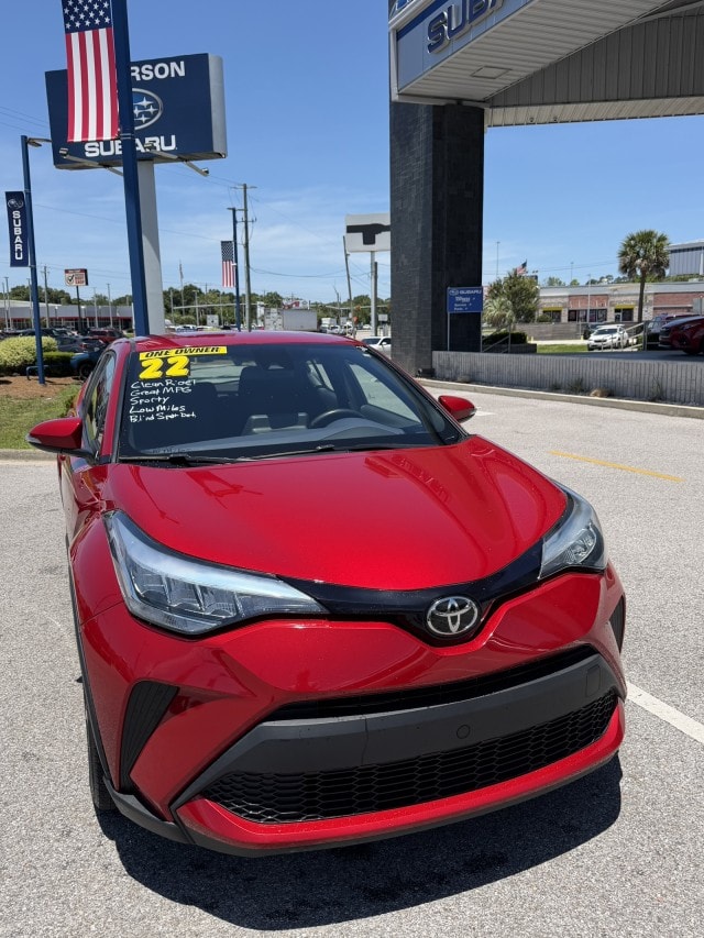 2022 Toyota C-HR XLE's photo
