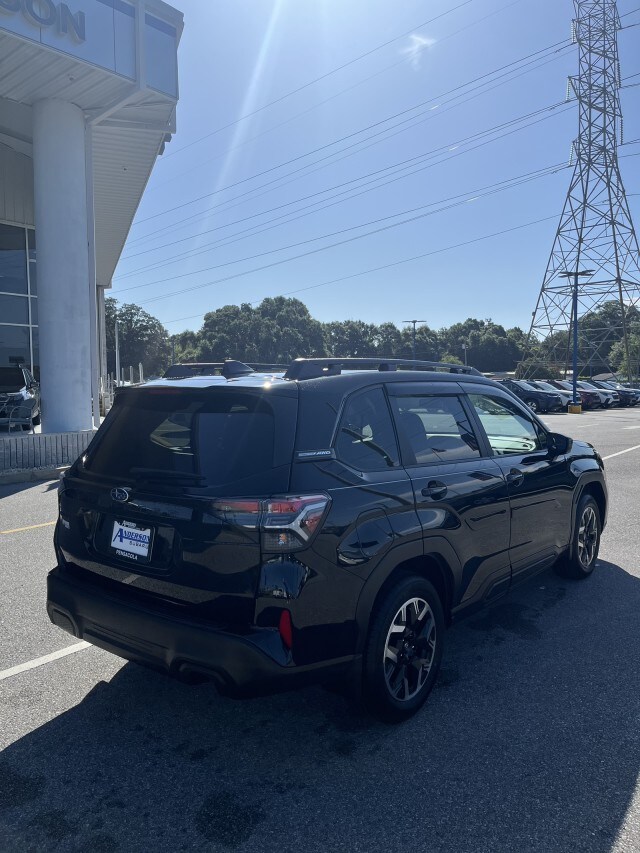 2025 Subaru Forester Premium photo 2