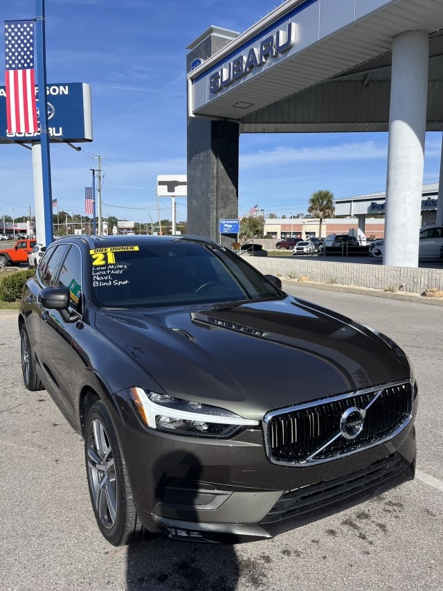 2021 Volvo XC60 Momentum's photo