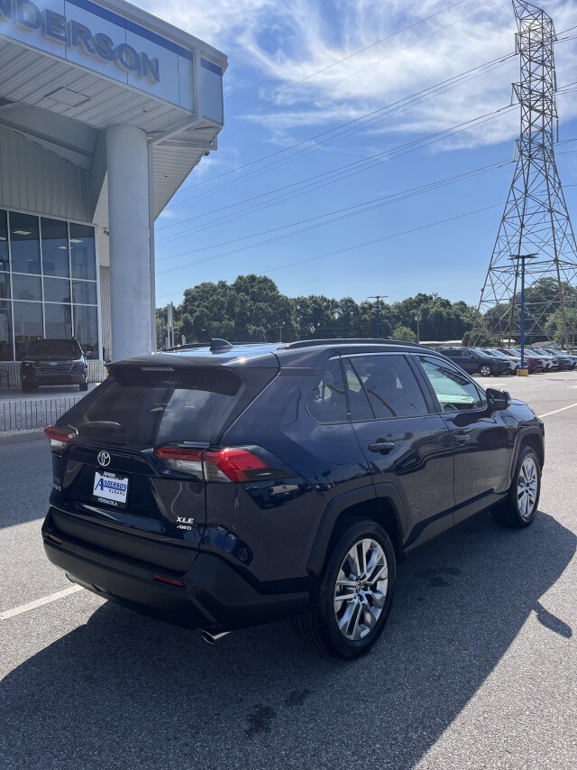 2023 Toyota RAV4 XLE Premium photo 3