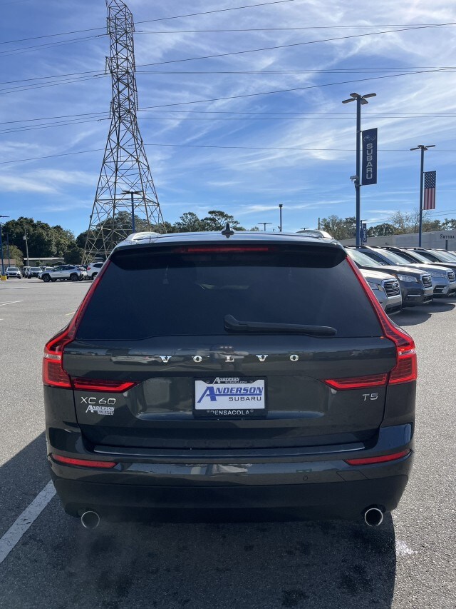 2021 Volvo XC60 Momentum photo 4