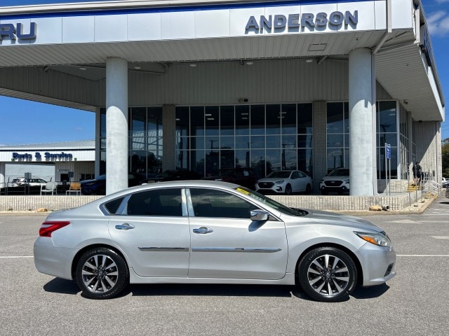 Used 2017 Nissan Altima SV with VIN 1N4AL3AP5HC111524 for sale in Pensacola, FL