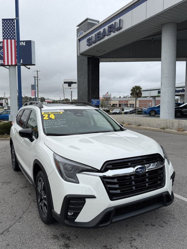 2024 Subaru Ascent Limited's photo