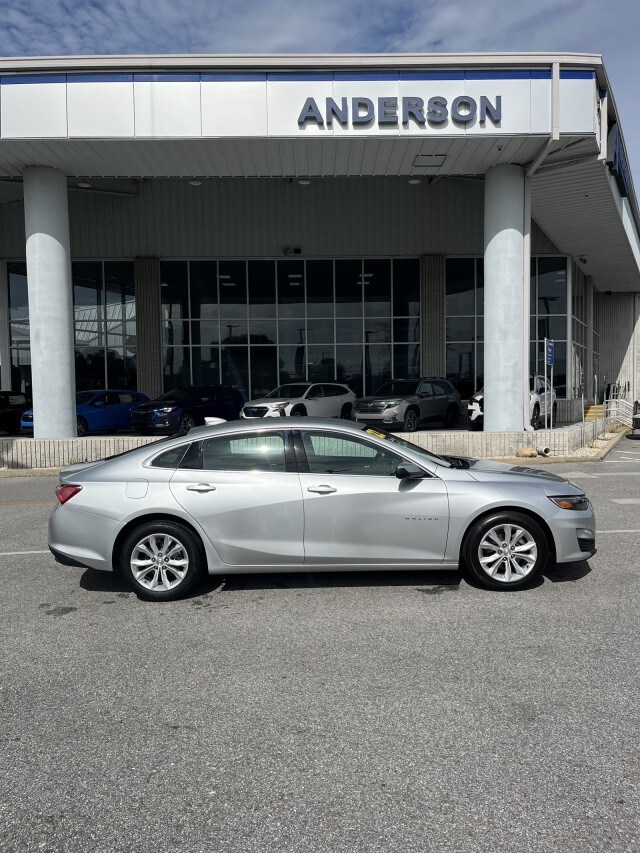2022 Chevrolet Malibu 1LT photo 2