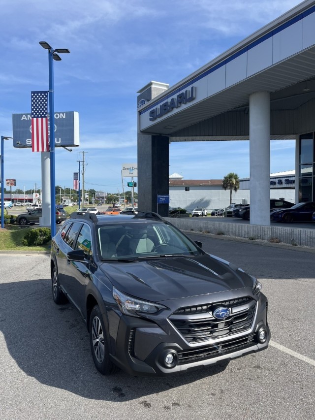 2025 Subaru Outback Premium's photo