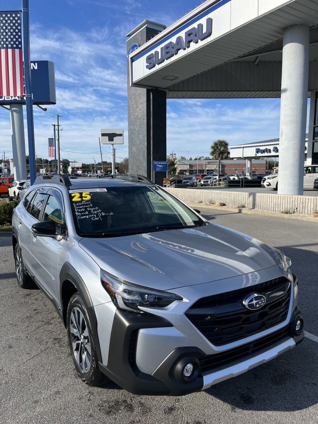 2025 Subaru Outback Limited's photo