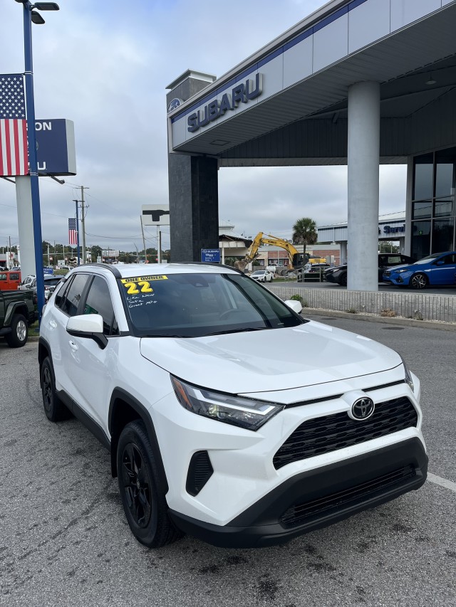 2022 Toyota RAV4 XLE's photo