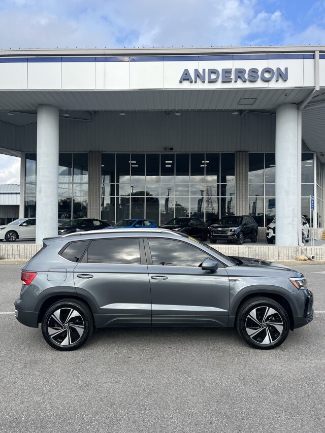 2024 Volkswagen Taos SE photo 2