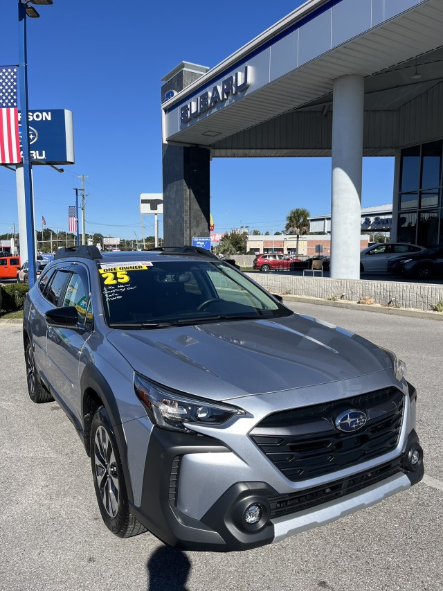 2025 Subaru Outback Limited's photo