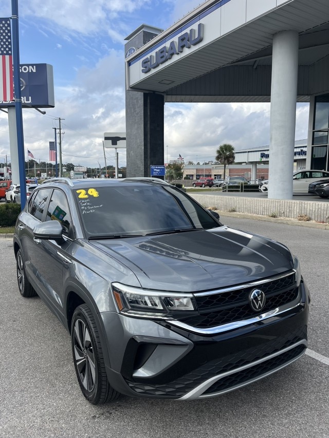 2024 Volkswagen Taos SE's photo