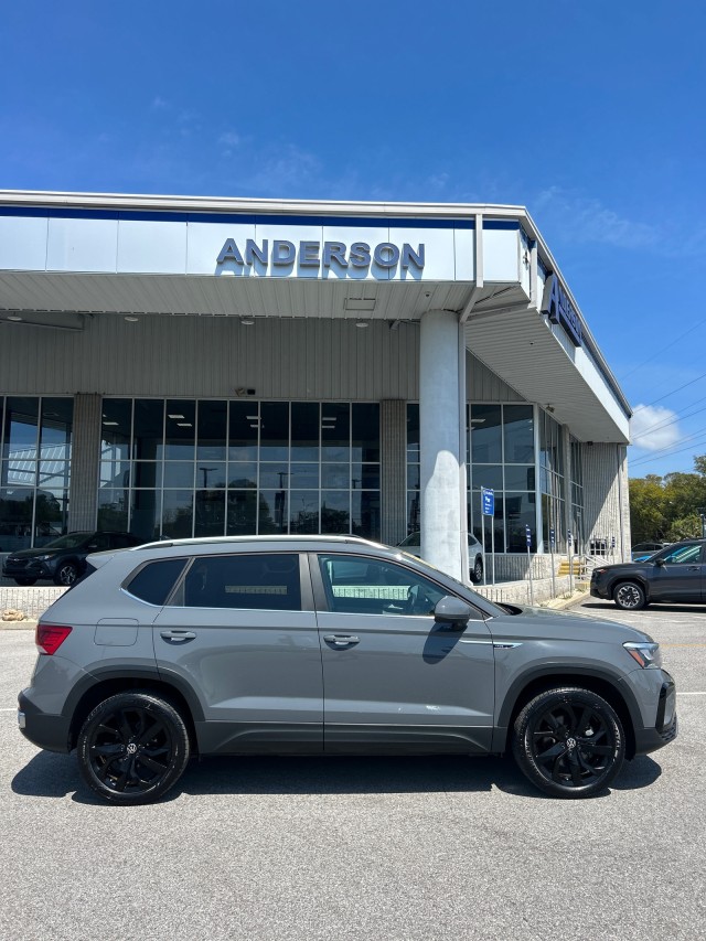 Used 2022 Volkswagen Taos SE with VIN 3VVLX7B2XNM003106 for sale in Pensacola, FL