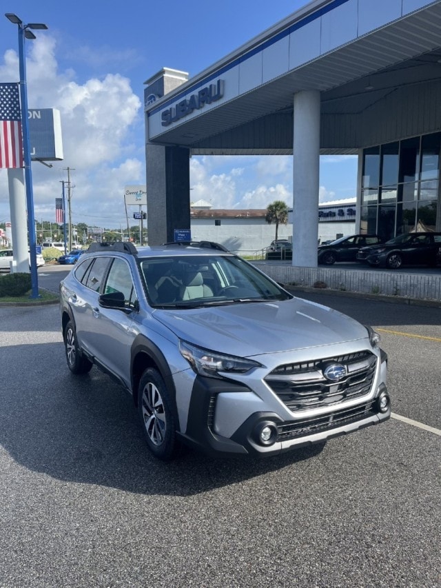 2025 Subaru Outback Premium's photo