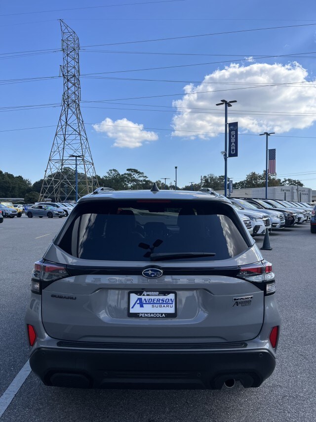 2025 Subaru Forester Touring photo 4
