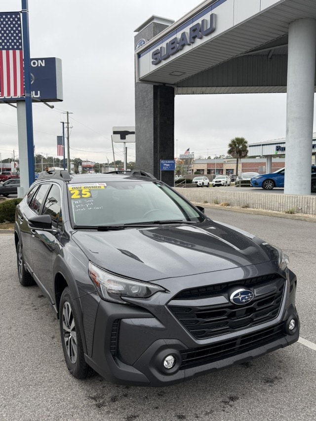 2025 Subaru Outback Premium's photo