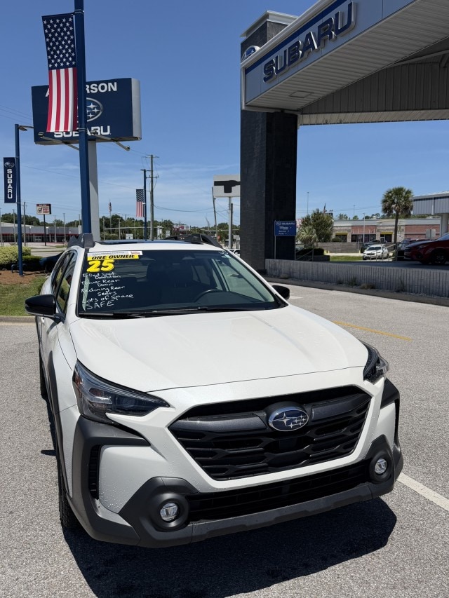 2025 Subaru Outback Premium's photo