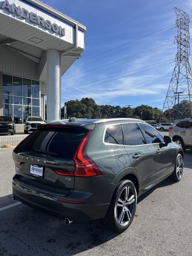 2021 Volvo XC60 Momentum photo 3
