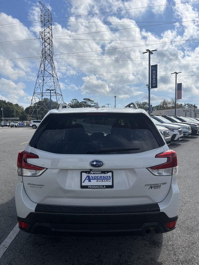 2021 Subaru Forester Premium photo 3
