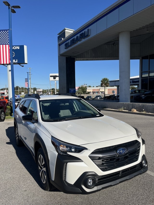 2025 Subaru Outback Premium's photo