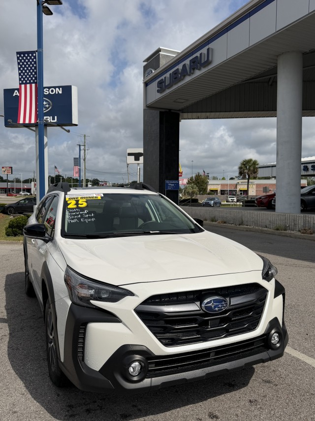 2025 Subaru Outback Premium's photo