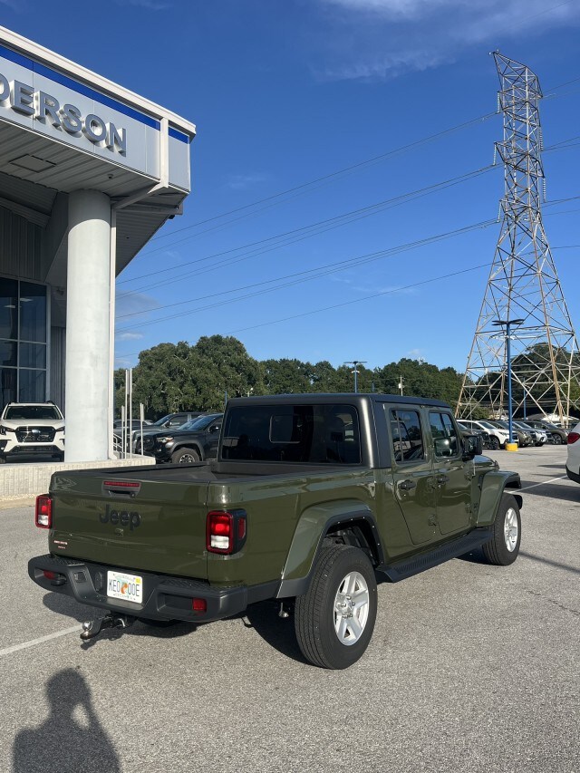 2023 Jeep Gladiator Sport S photo 2