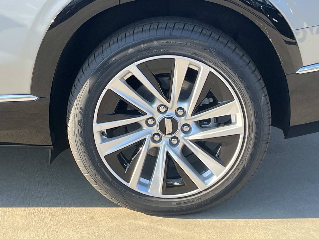 2027 Cadillac VISTIQ Luxury - Photo 11