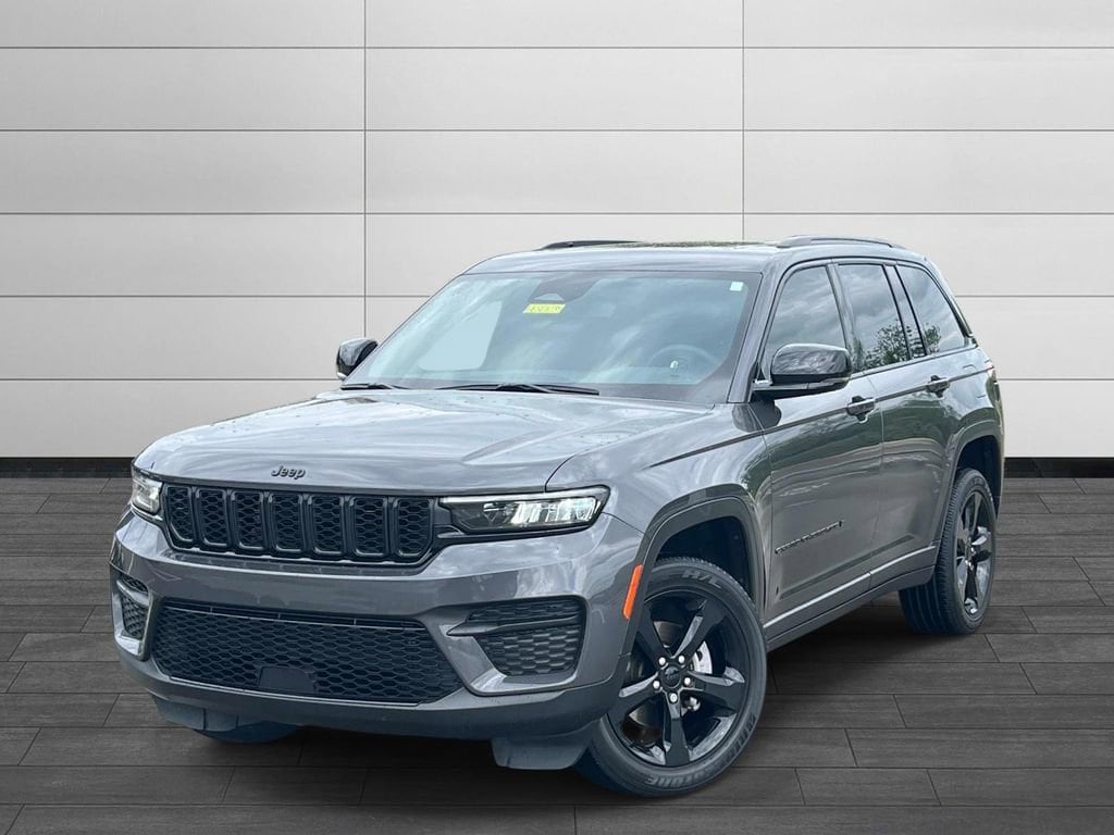 Used 2023 Jeep Grand Cherokee Altitude