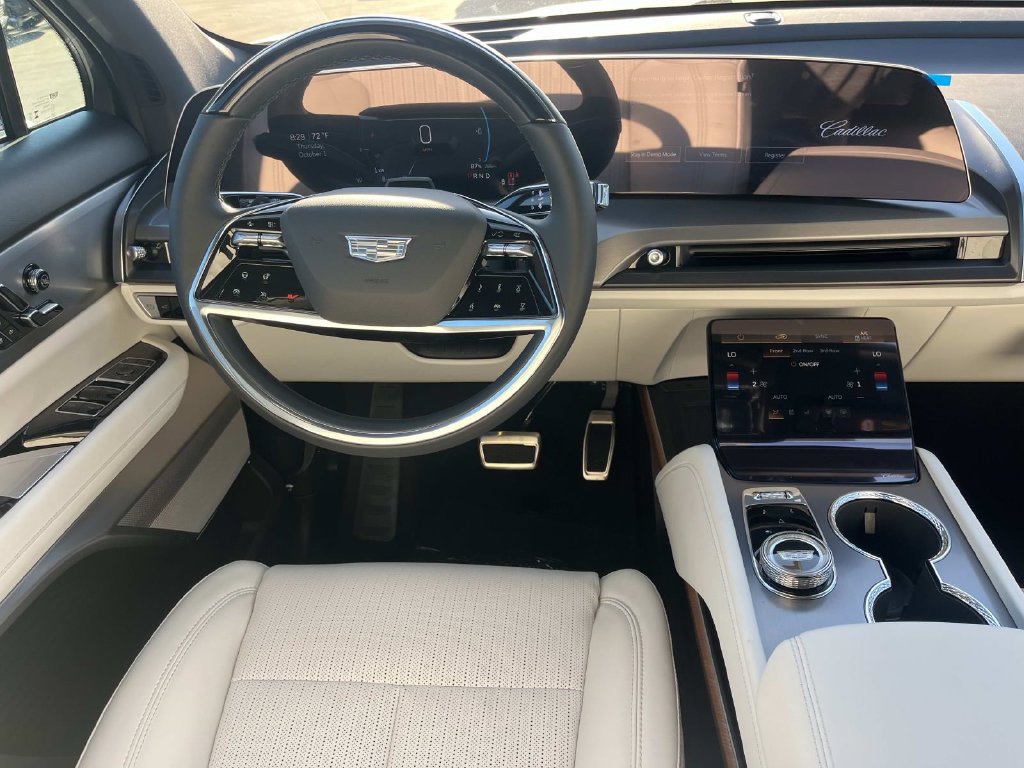 2027 Cadillac VISTIQ Luxury - Photo 13