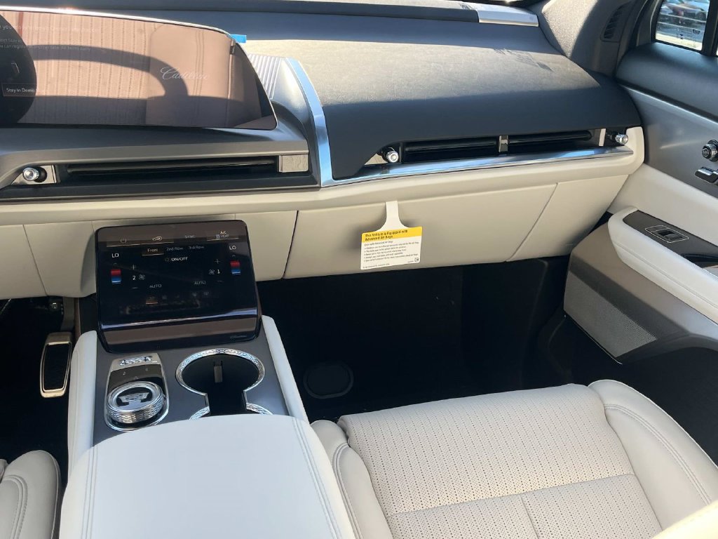 2027 Cadillac VISTIQ Luxury - Photo 14