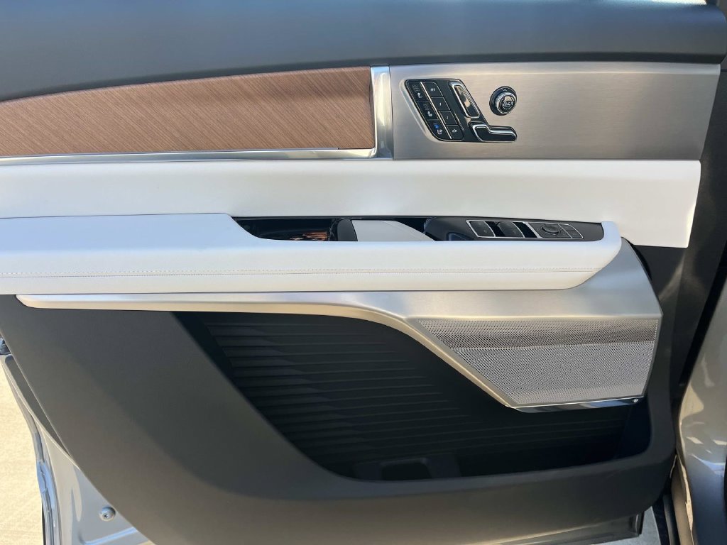 2027 Cadillac VISTIQ Luxury - Photo 23