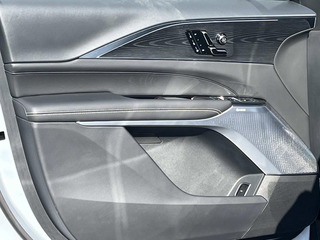 2026 Cadillac LYRIQ V - Photo 23