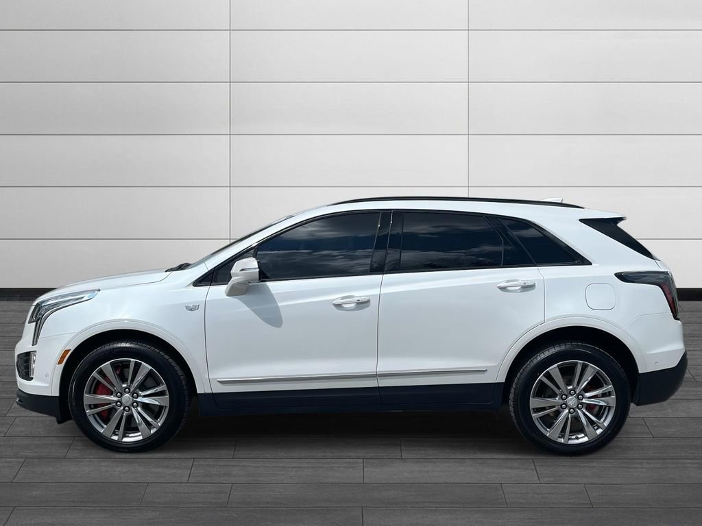 2022 Cadillac XT5 Sport photo 2