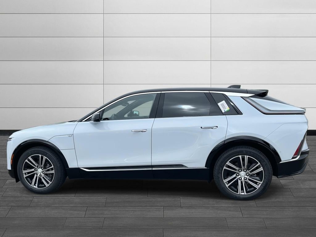 2026 Cadillac Lyriq Luxury photo 2