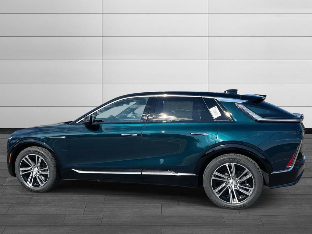2025 Cadillac Lyriq Luxury photo 2