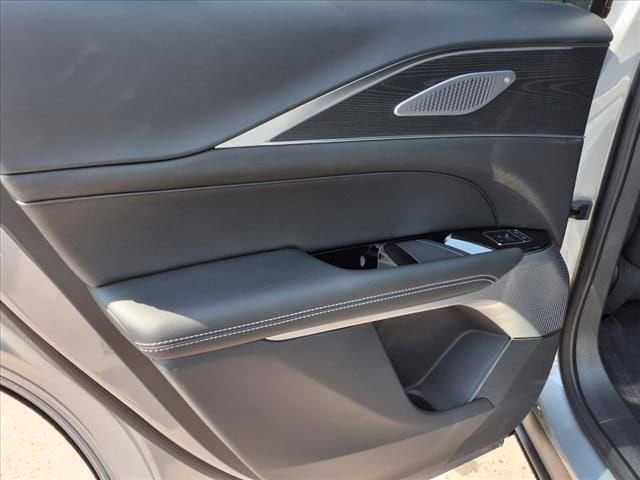 2025 Cadillac LYRIQ Luxury 2 - Photo 18