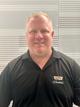 Staff member Robert Fort from ID_b70af4ea8322