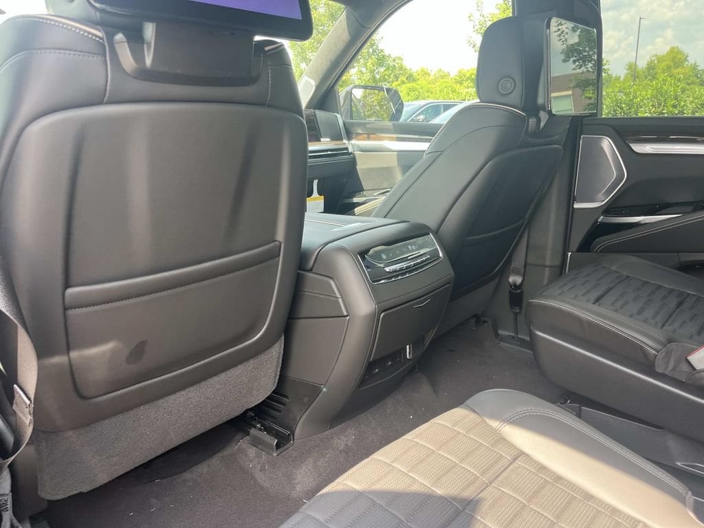 2026 Cadillac Escalade Platinum Sport - Photo 19