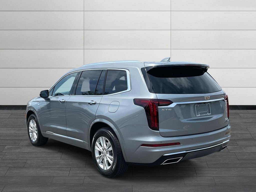 2025 Cadillac XT6 Luxury photo 2