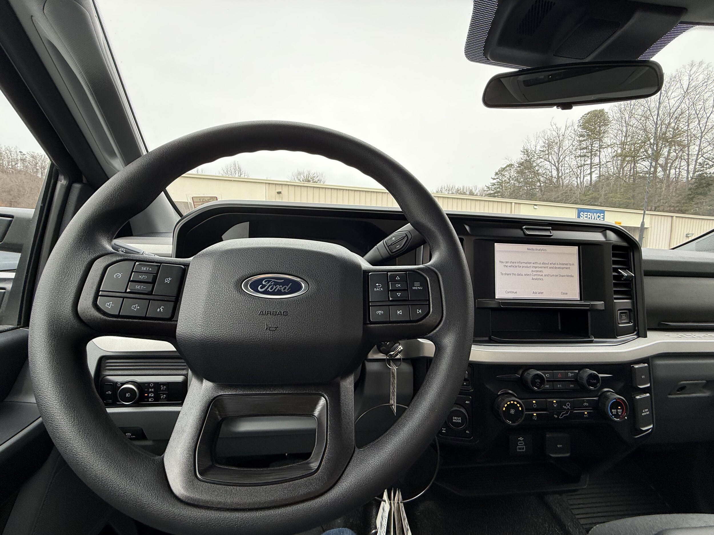 2026 Ford F-350 Super Duty XLT - Photo 9